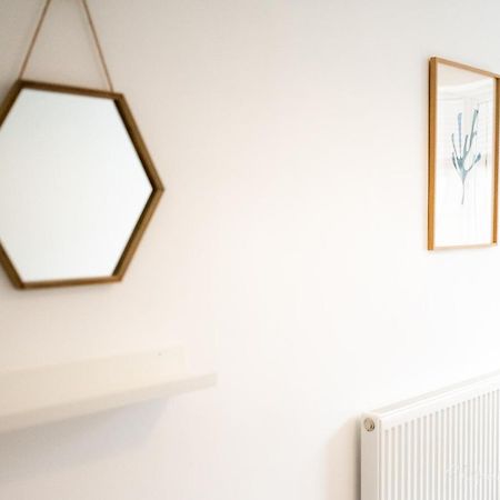 The Lookout, Modern Home From Home, Sleeps 5, With Private Parking & Outside Terrace St Ives  Exterior photo