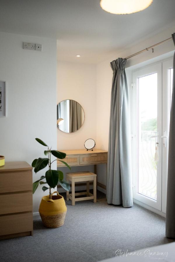 The Lookout, Modern Home From Home, Sleeps 5, With Private Parking & Outside Terrace St Ives  Exterior photo