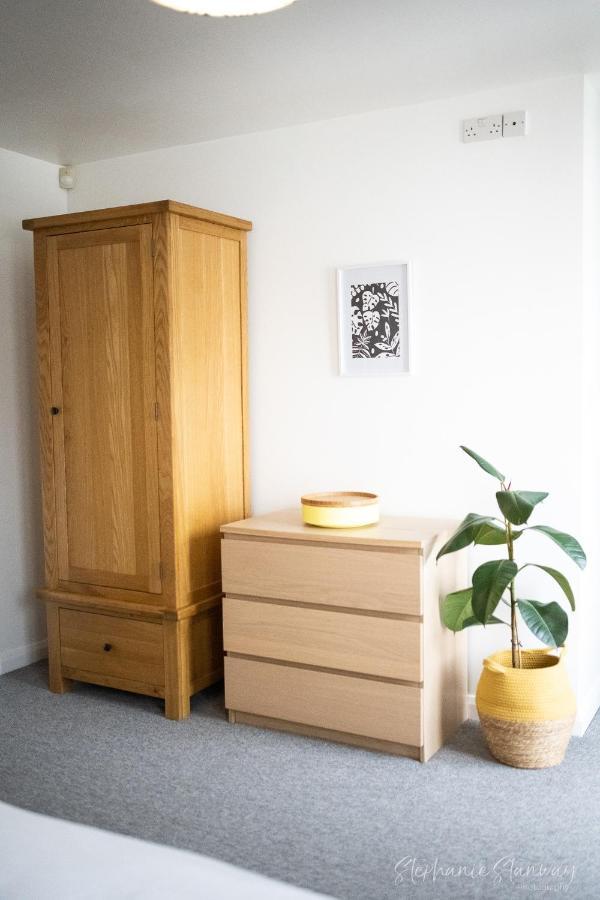 The Lookout, Modern Home From Home, Sleeps 5, With Private Parking & Outside Terrace St Ives  Exterior photo