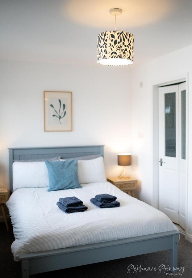 The Lookout, Modern Home From Home, Sleeps 5, With Private Parking & Outside Terrace St Ives  Exterior photo
