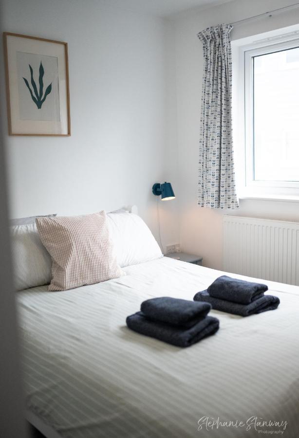 The Lookout, Modern Home From Home, Sleeps 5, With Private Parking & Outside Terrace St Ives  Exterior photo