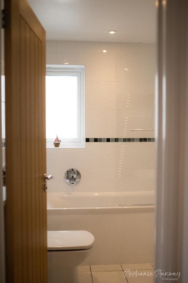 The Lookout, Modern Home From Home, Sleeps 5, With Private Parking & Outside Terrace St Ives  Exterior photo